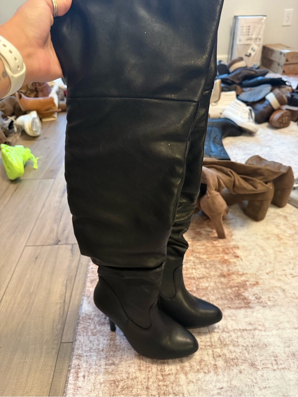 Black Women's Knee-High Heeled Boots